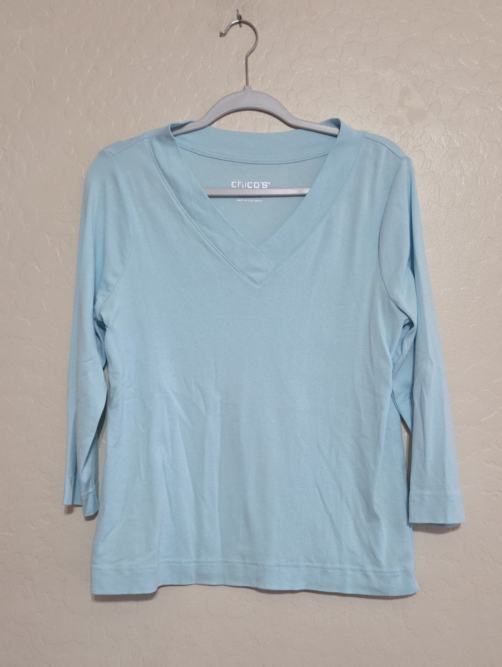 Chico's Light Blue V-Neck 3/4 Sleeve Tee